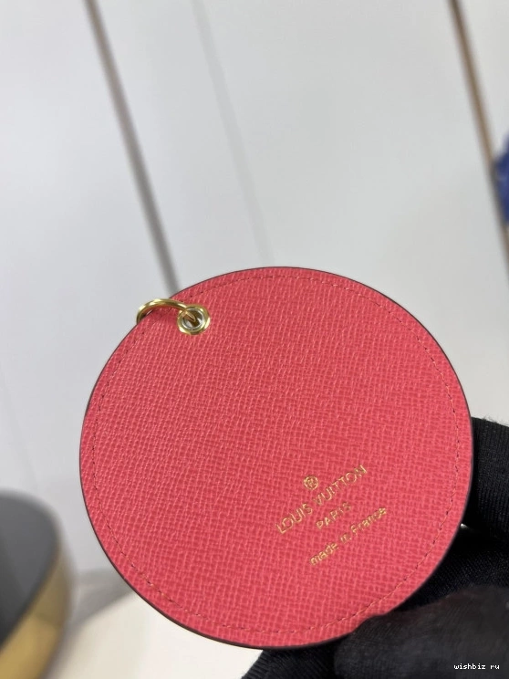 WIS And LOUIS Key Illustre VUITTON Holder Bag Skate Charm Ice 0218